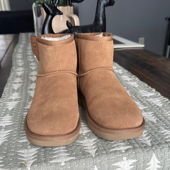 UGG Classic Mini Bailey Zip Boots 8 - Picture 5 of 5
